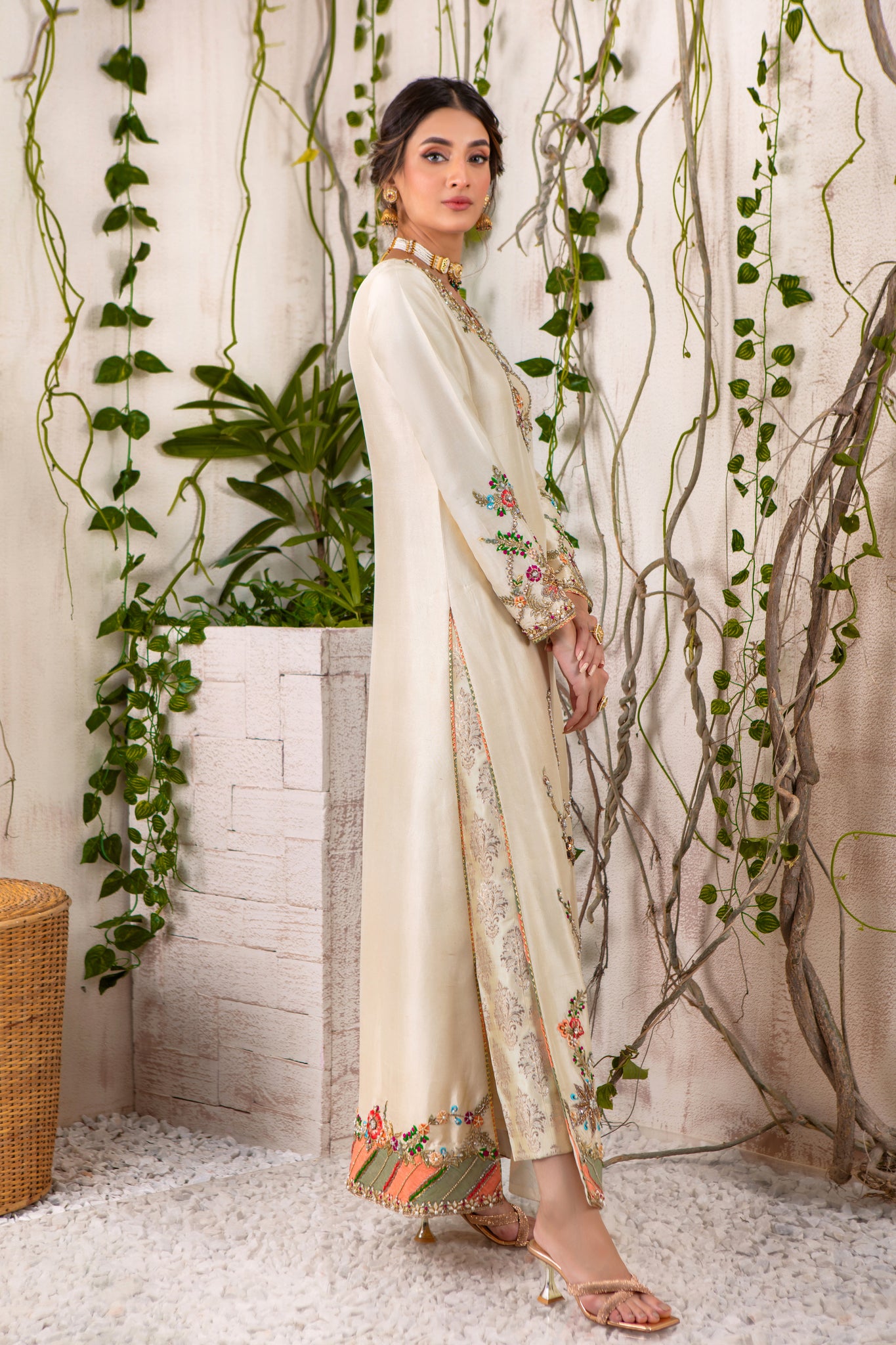 Donna | Pakistani Designer Outfit | Sarosh Salman